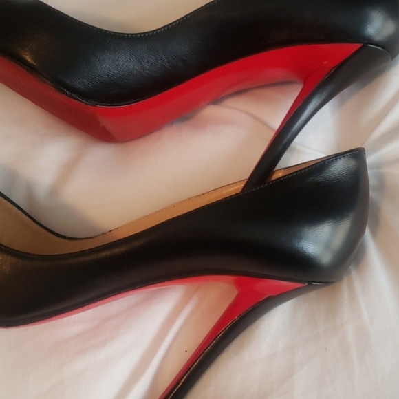 Christian Louboutin - Picture 8 of 10